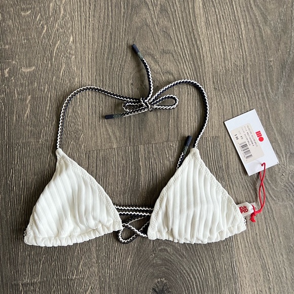 Solid & Striped The Iris (top)
Solid Rib (brule) in White - Picture 3 of 6